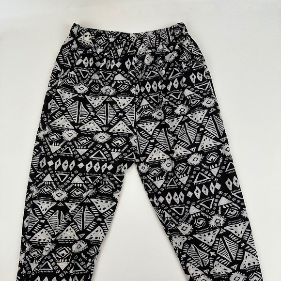 Leggings Womens Black White Geometric Pattern - Picture 1 of 8